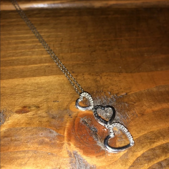 Black and white diamond heart necklace - Picture 4 of 7
